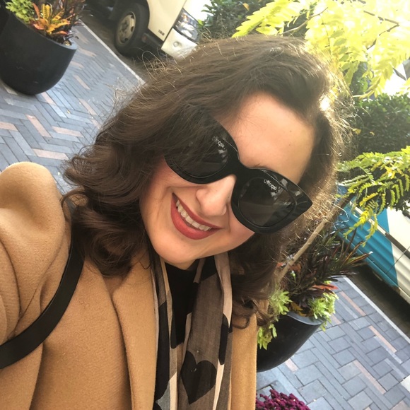 Meet your Posher, Mallory - Picture 2 of 2